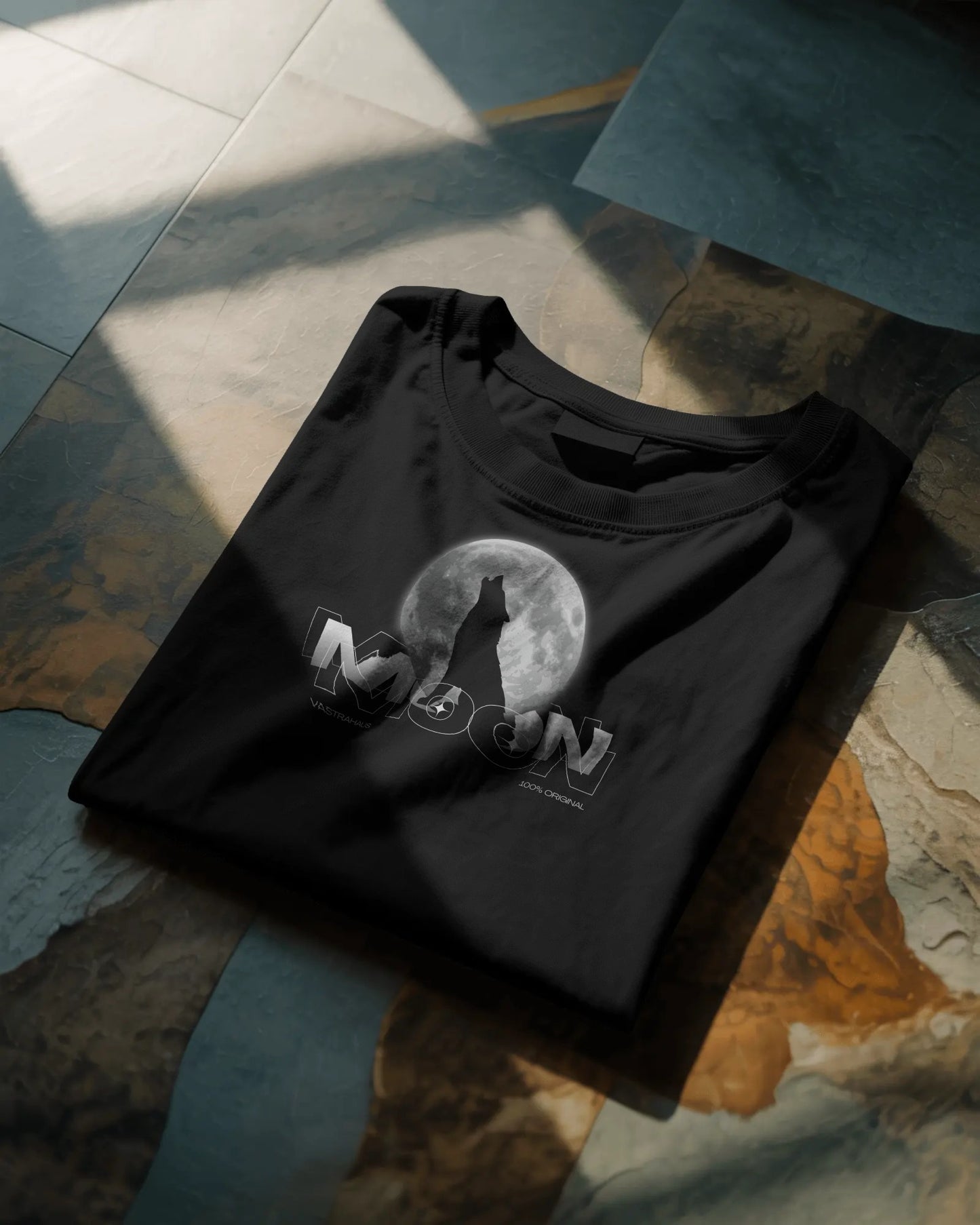 Black Graphic T-Shirt – Wolf Howling at the Moon Design