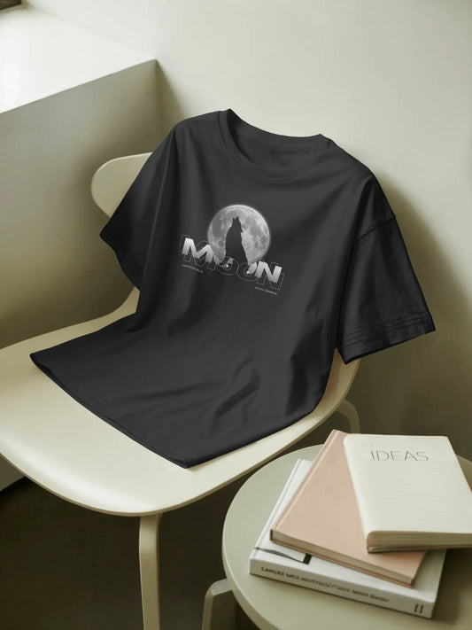 Black Graphic T-Shirt – Wolf Howling at the Moon Design